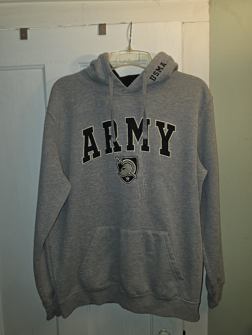 Colosseum Athletics Men's Charcoal Army Black Knights Arch & Logo 3.0 Pullover H